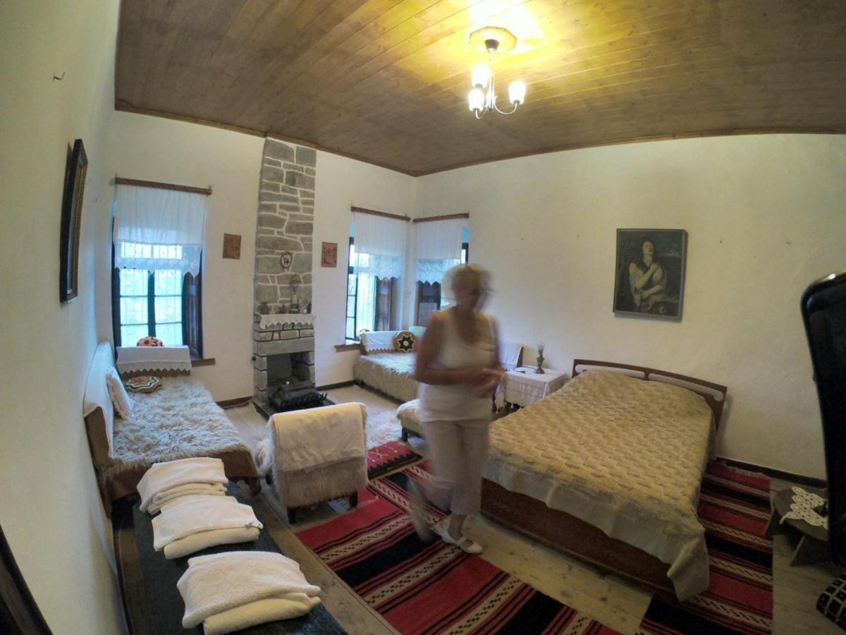 Traditional Guesthouse Përmet Esterno foto