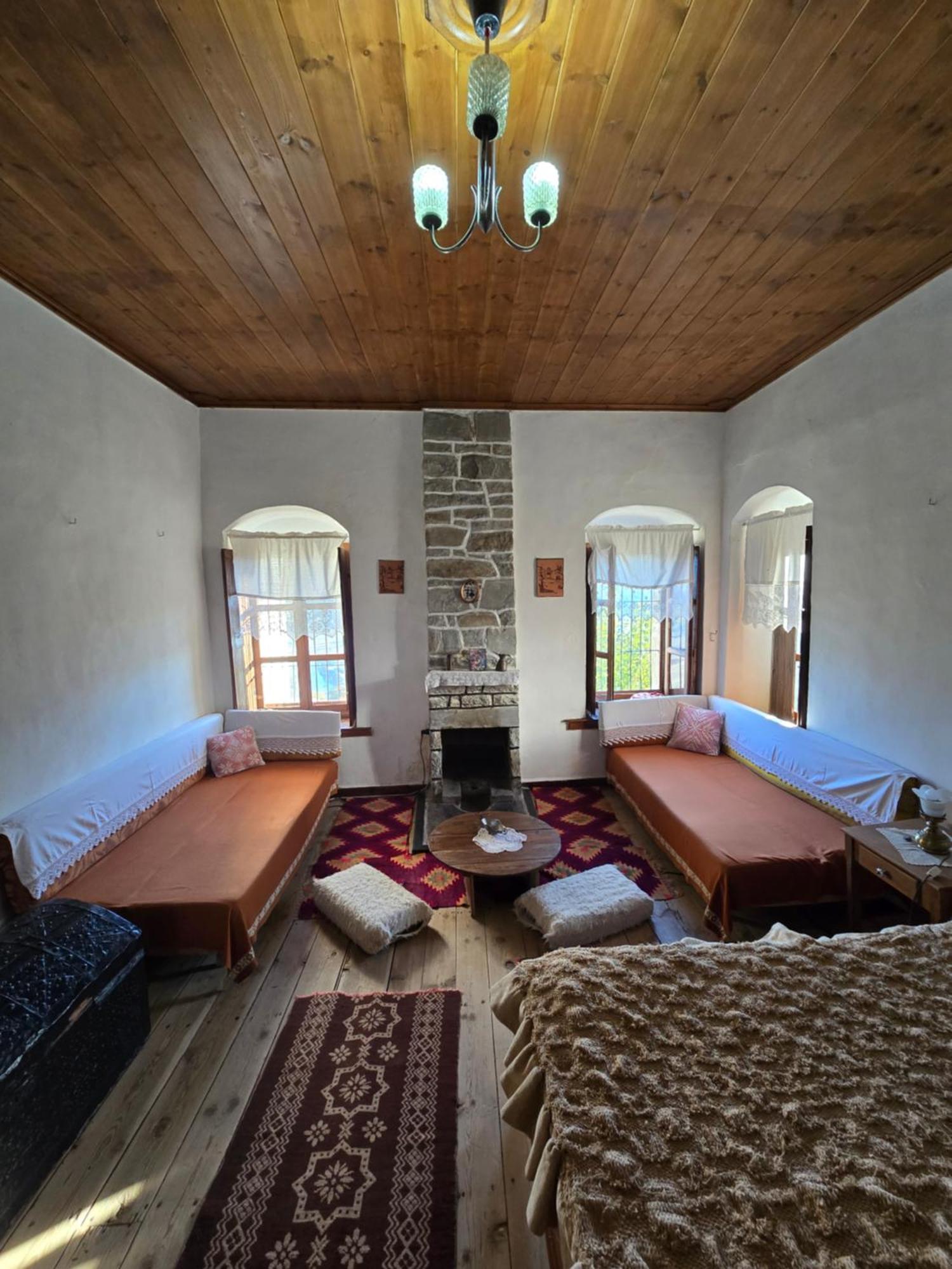 Traditional Guesthouse Përmet Esterno foto