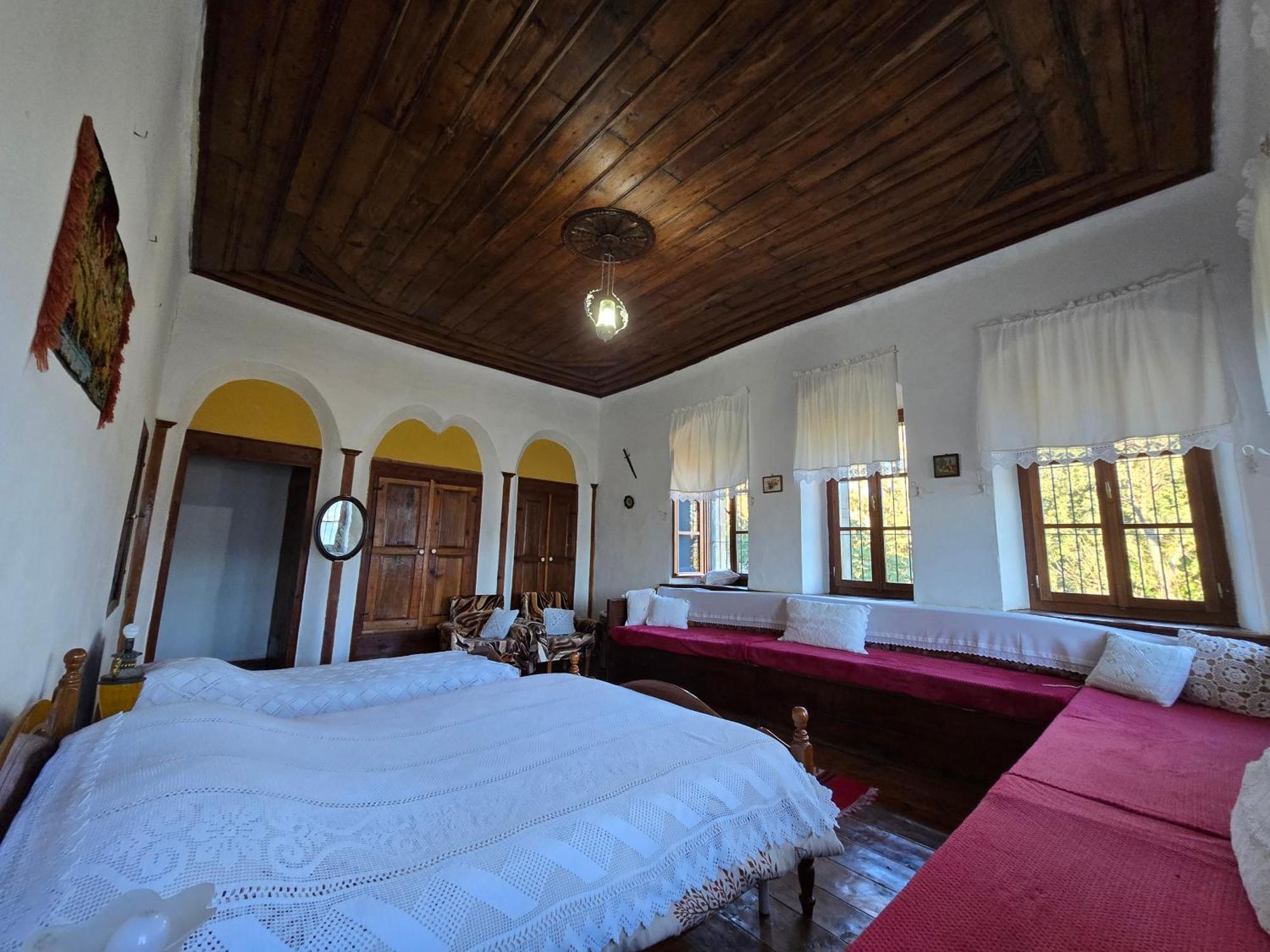 Traditional Guesthouse Përmet Esterno foto