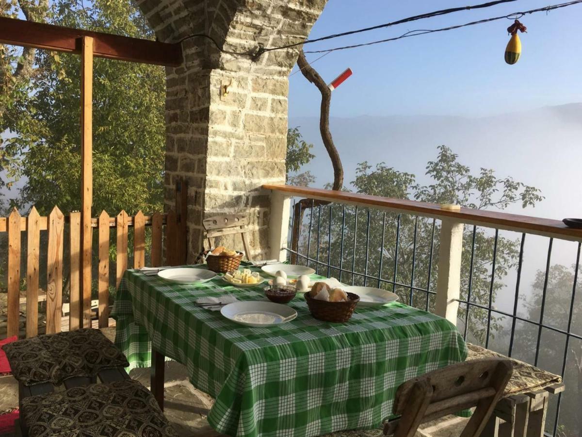 Traditional Guesthouse Përmet Esterno foto